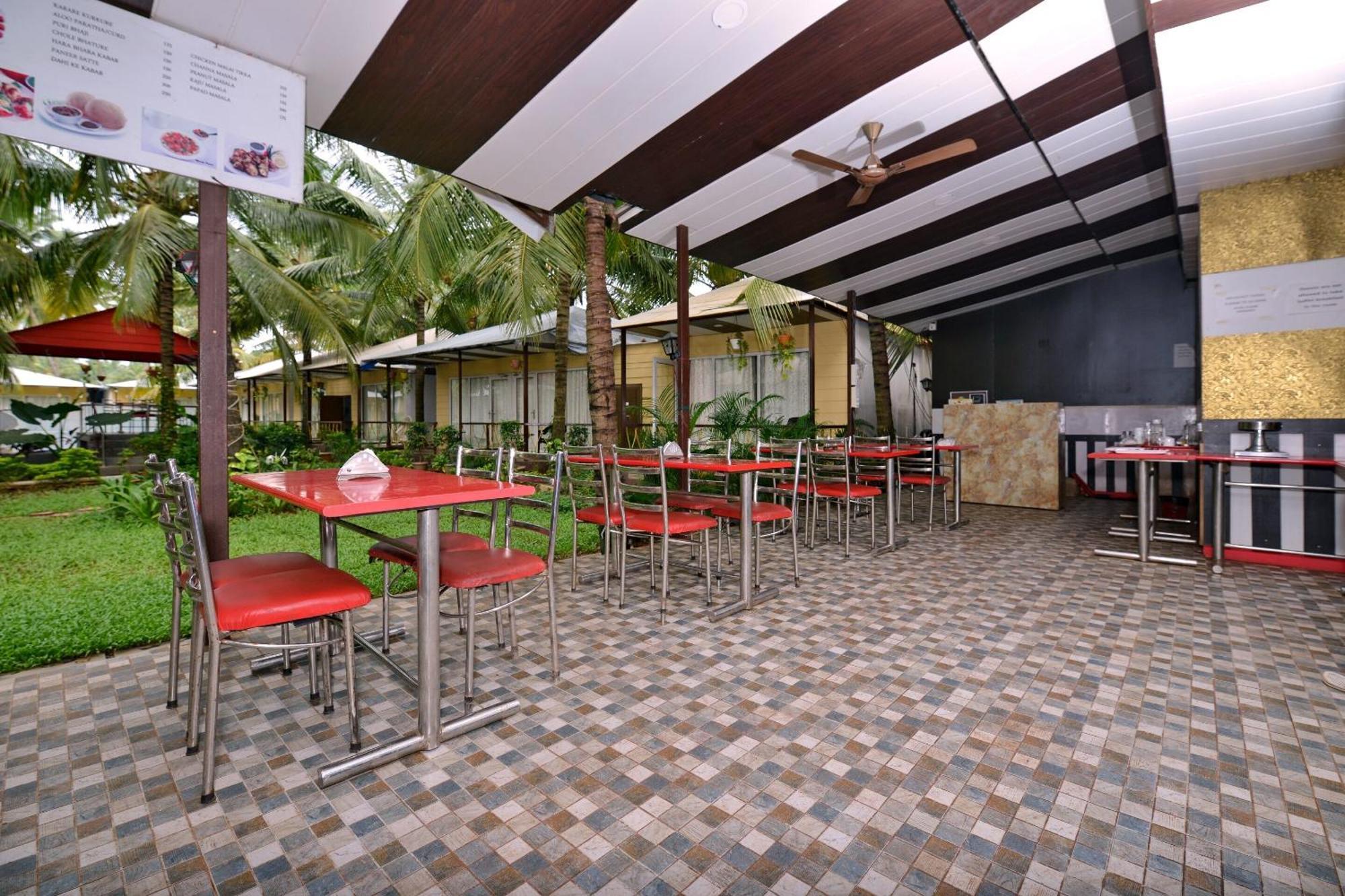 Collection O Retreat Morjim Resort Exterior photo