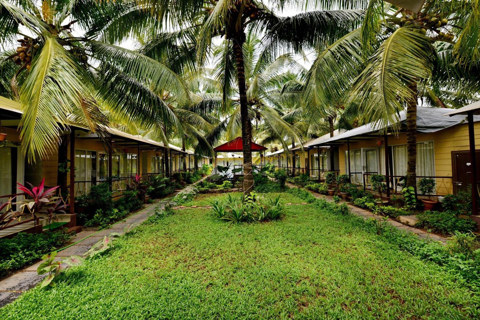 Collection O Retreat Morjim Resort Exterior photo